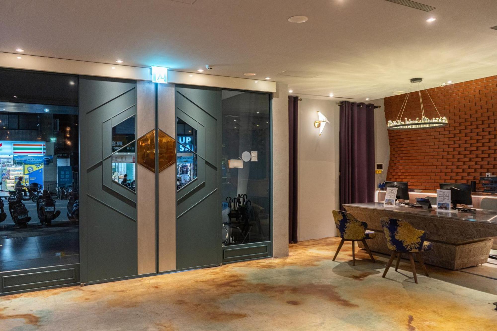 CHECK inn HIVE Luodong Exterior foto